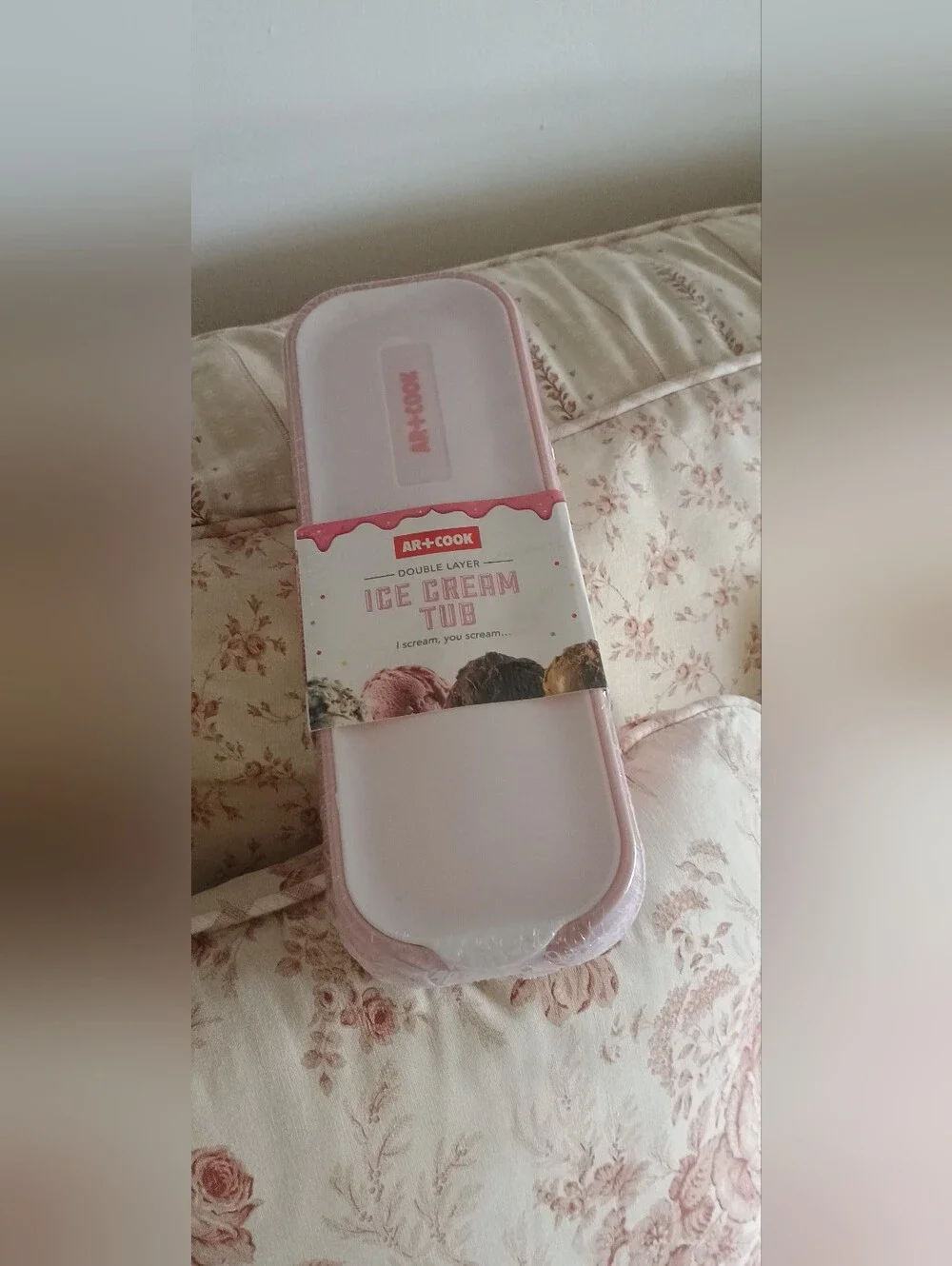 **FREE Ice Cream ornament - Pink and White Double Layer Ice Cream Tub
